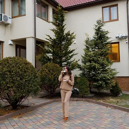 Gostyniy Dvir Synevir