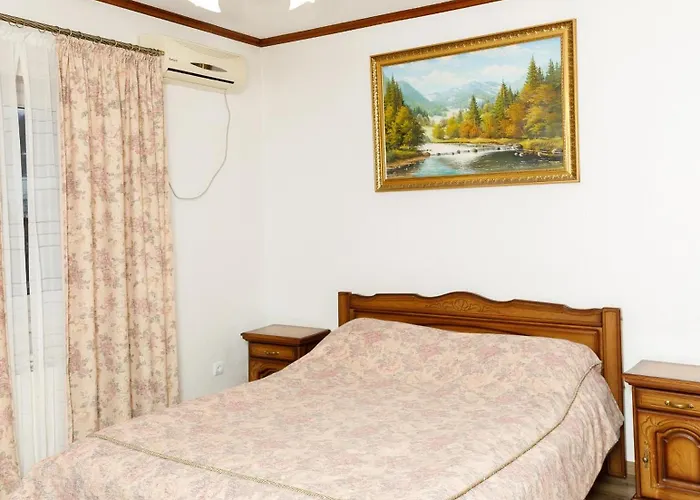 Hotell Gostyniy Dvir Synevir